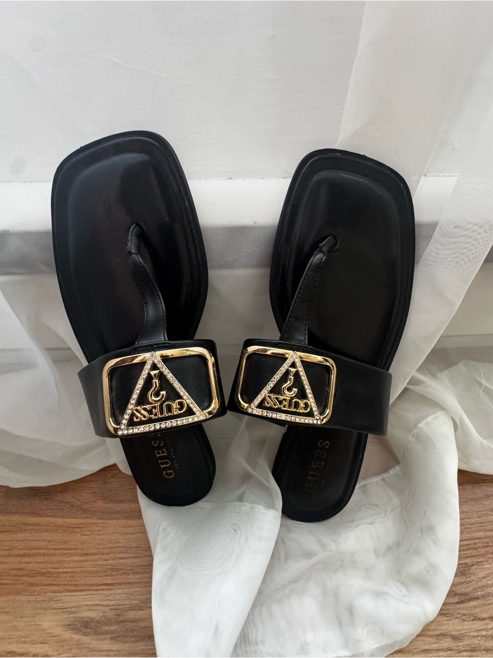 GUESS Rosy Bling Black T-Strap Flat Thong Sandals Gold Logo Size 7M